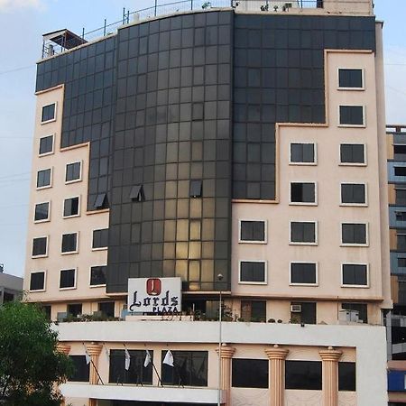 Lords Plaza Surat Hotell Exteriör bild