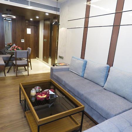 Lords Plaza Surat Hotell Exteriör bild