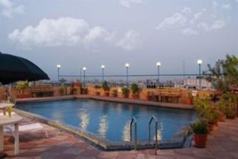 Lords Plaza Surat Hotell Exteriör bild