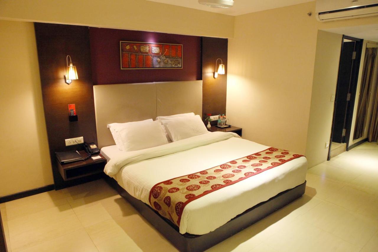 Lords Plaza Surat Hotell Exteriör bild